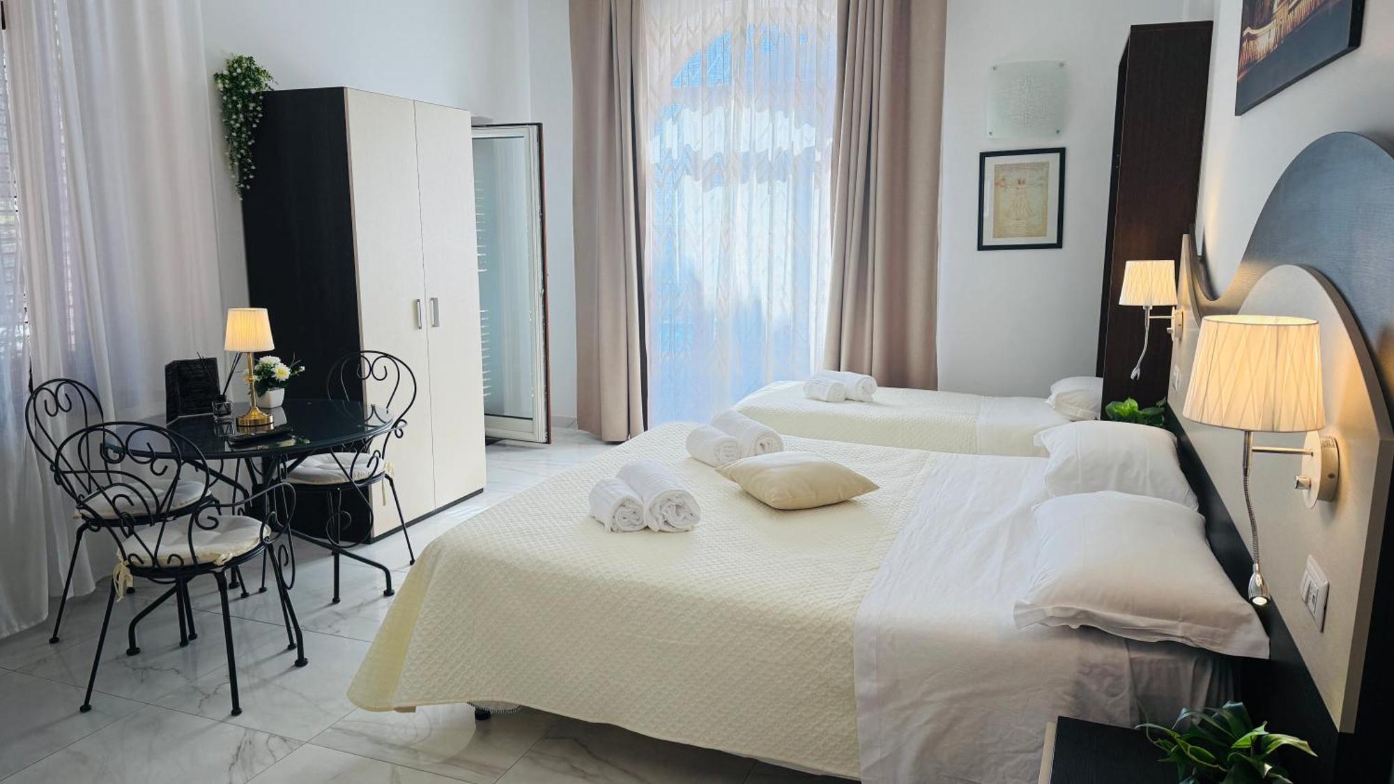 Guest house La Maison Rose *